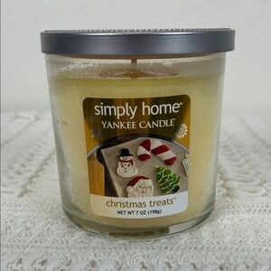 NOS Yankee Candle Simply Home Christmas Treats Jar Candle 7 oz